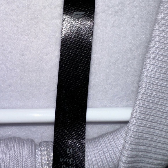 Fabletics 1/4 zip, Light Purple! Size Medium - Picture 3 of 3